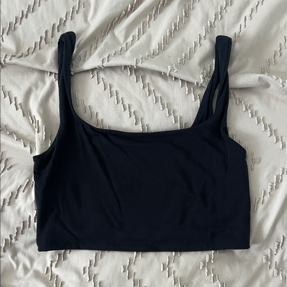 Aritzia Wilfred black cropped tank